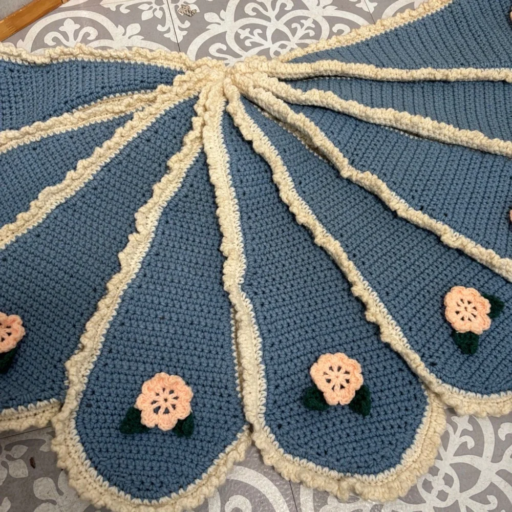 Handmade Crochet Peacock Tail Feather Wall Hanging Decor Blue‎ Cream Floral
